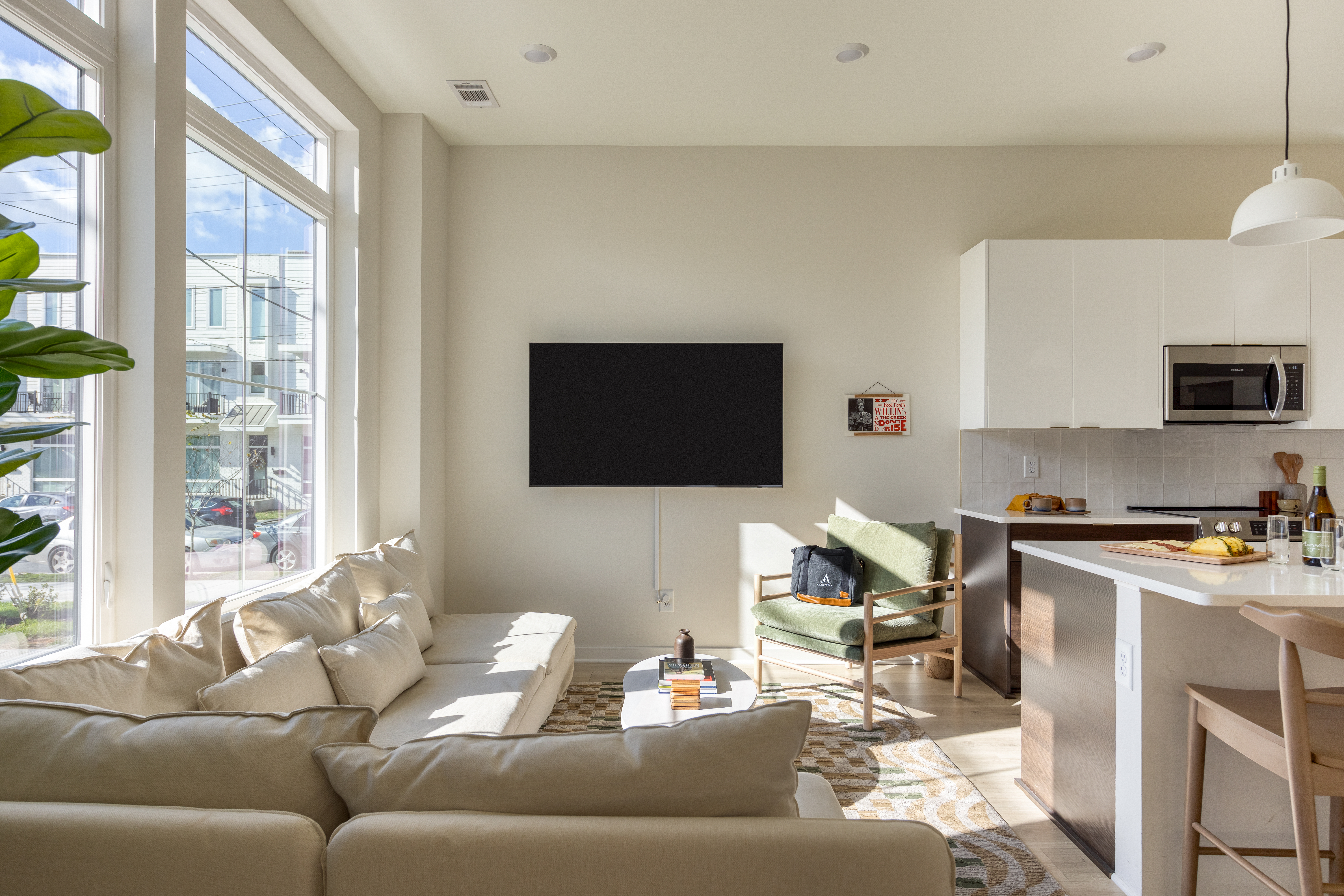 L’Appartement AMERICANA N/S Fooded P/O 173 East 102nd #3F, New York, NY 10029 | 92419